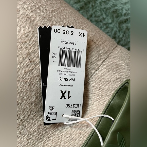 Two piece adidas x Ivy Park Skirt and Bodysuit Halls of Ivy set - Picture 8 of 8